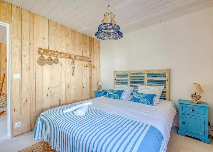 Maison De Charme Au Bord Du Hourtin